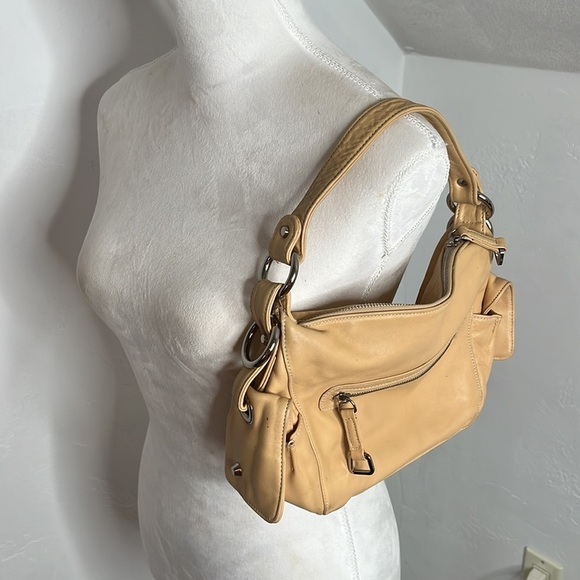 Perlina Light Tan Leather Shoulder Bag. MCB3587M - Picture 8 of 13